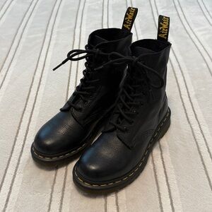 Dr. Martens Pascal Virginia leather lace up boots